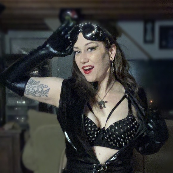 Meet your Posher: Selina StarKillr - Picture 2 of 6